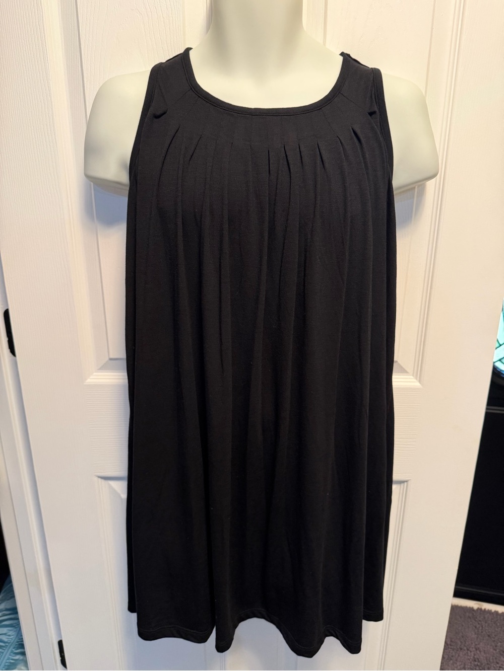 Women's Black sleeveless gown L/XL
